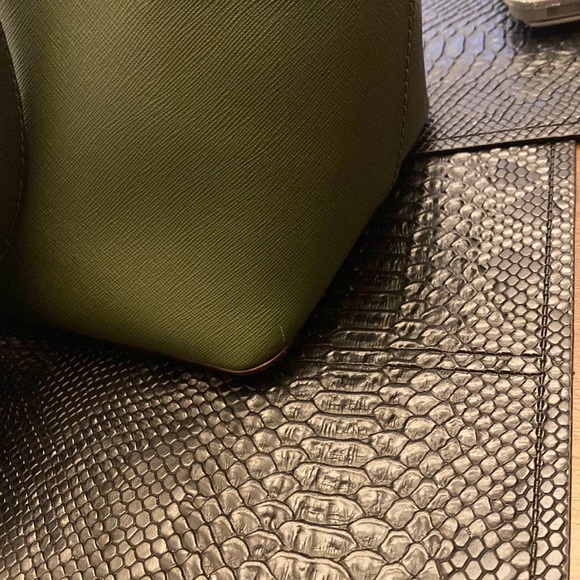 Kate spade tote , rare dark green . Excellent condition with matching wallet. - Picture 9 of 14